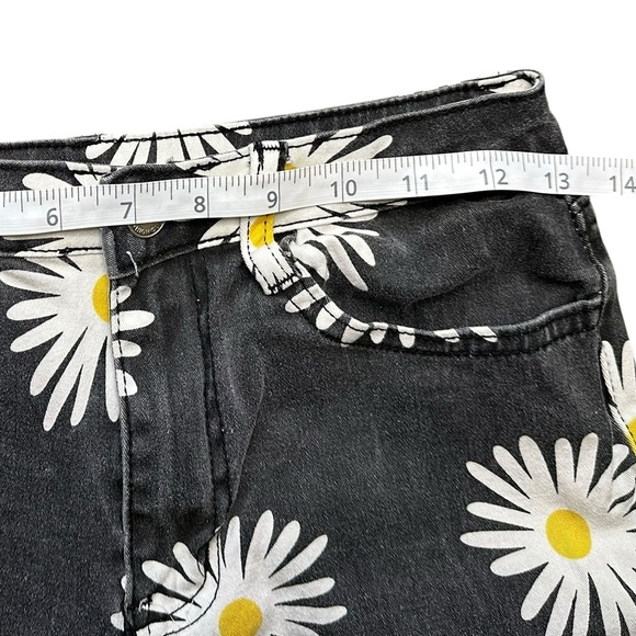 Altard State daisy print flare jeans black size medium - Picture 4 of 5